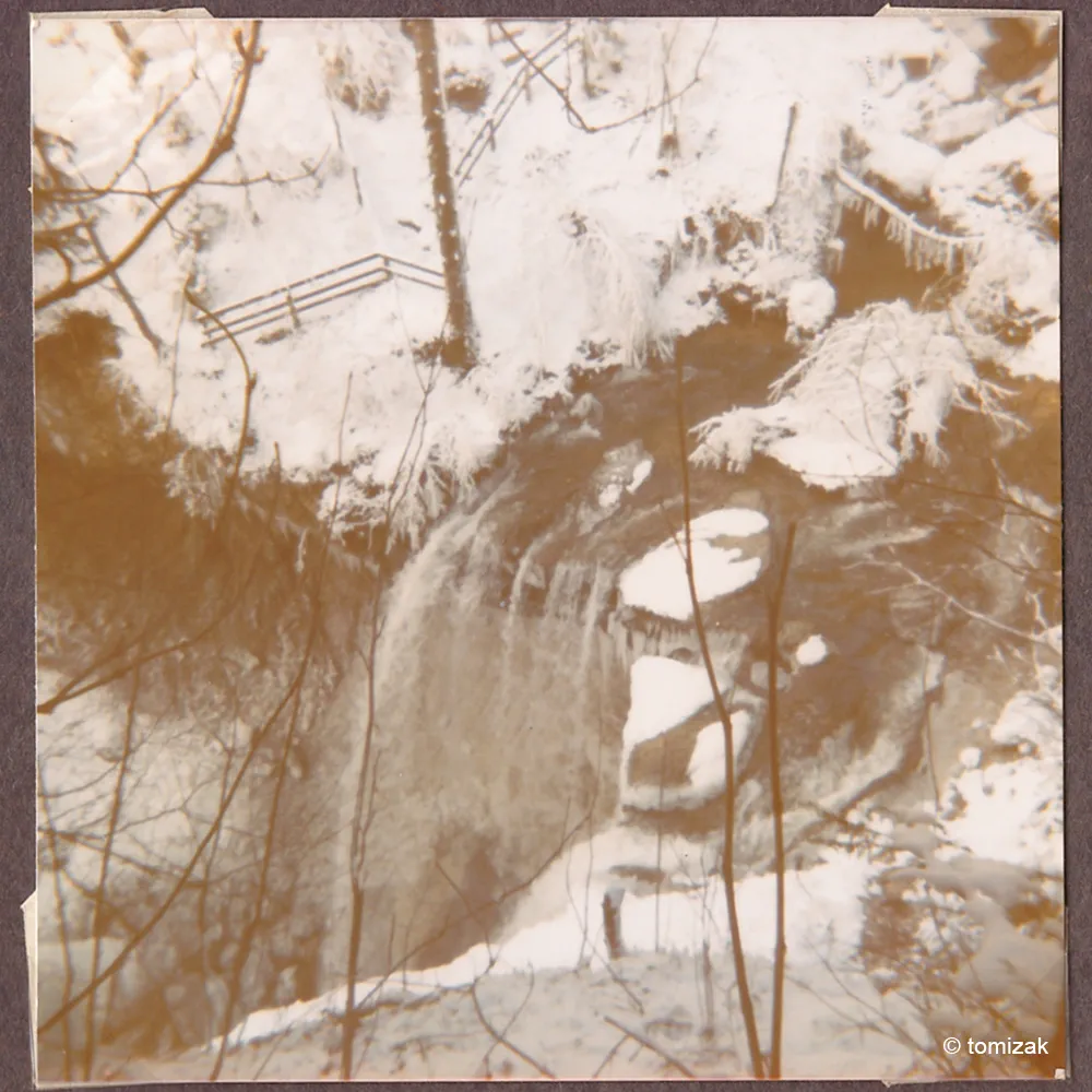 Wasserfall im Winter, Allgäu 1977 – Foto: Tomizak