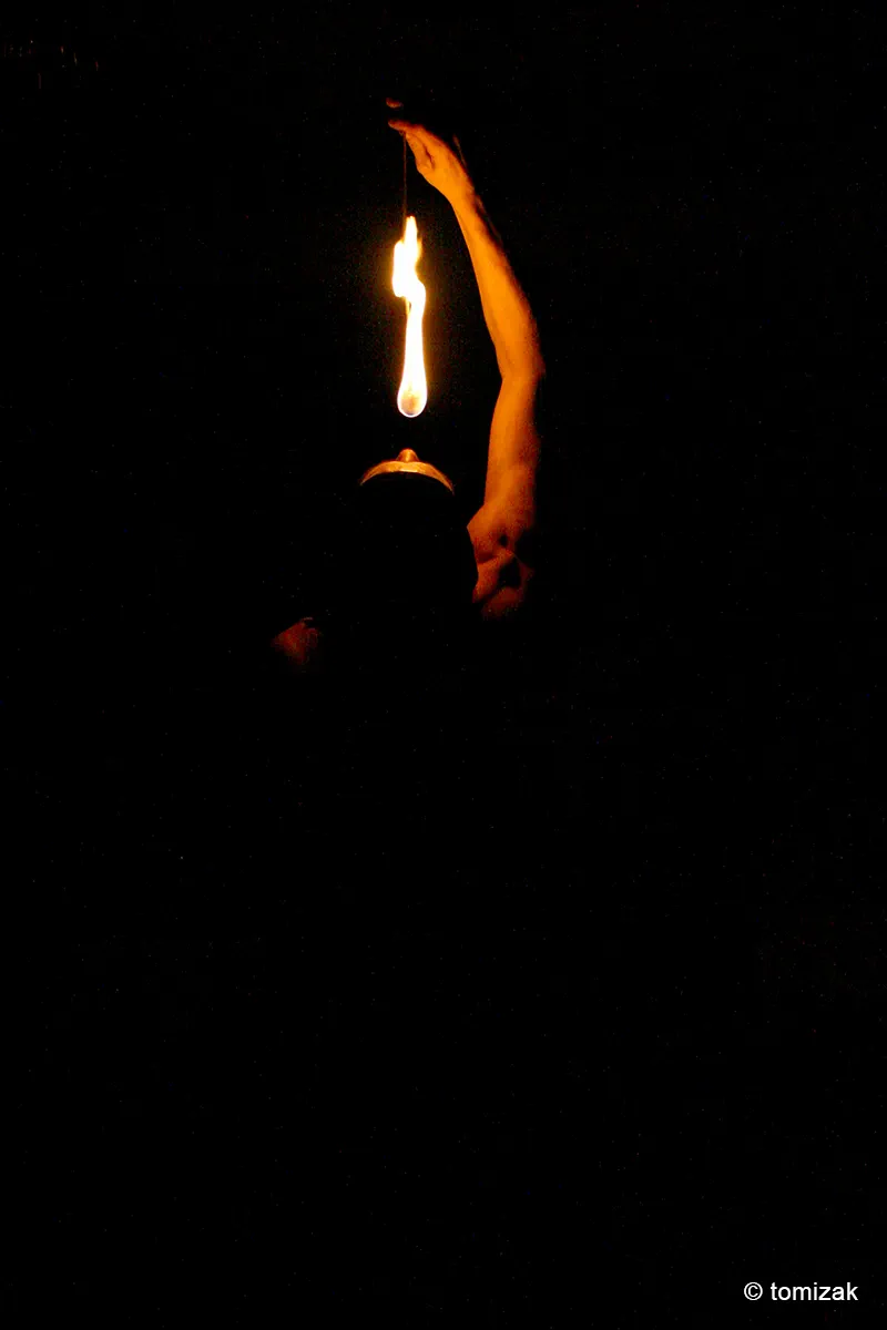 Feuerschlucker bei Nacht, 2006 – Foto: Tomizak
